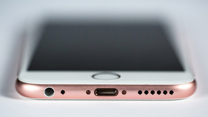 Apple 回心转意?!iPhone 7 新流出揭示耳机插有