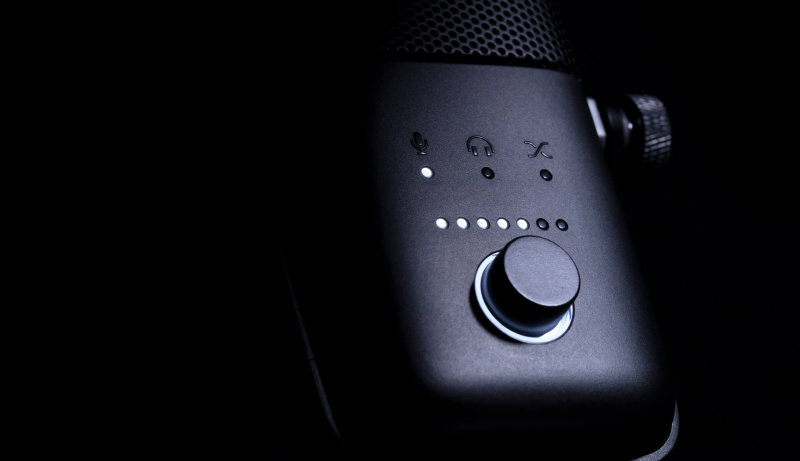 Elgato WAVE:3 - (BLACK / WHITE) Premium Microphone and Digital Mixing Solution
