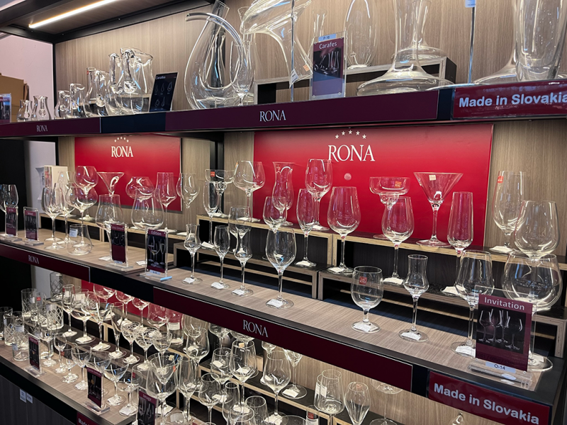 RONA Le Vin Chardonnay 02 Crystal Glass 水晶玻璃白酒杯 480毫升 (16 14oz) H230mm RONA 的產品和質量使其躋身世界領先的桌面玻璃器皿製造商之列 其設計由經驗豐富的專業玻璃設計師團隊設計 捷克制造