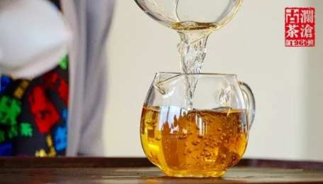 【瀾滄古茶】金喬木 2015年普洱生茶(綠色)：玻璃樽裝 6.6g x 10小餅 /HK＄128（玻璃瓶）