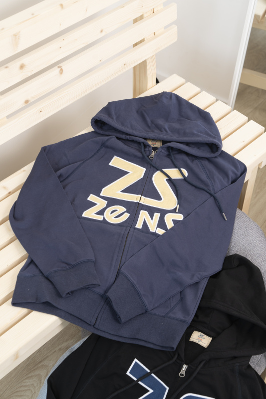 《自家製系列》ZH logo有帽刺繡外套