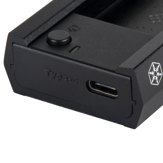 SilverStone 10Gbps SuperSpeed USB-C 3.2 Gen2 to NVMe / SATA M.2 SSD external tool-free docking station (TS16) SilverStone 10Gbps SuperSpeed USB-C 3.2 Gen2 to NVMe / SATA M.2 SSD external tool-free docking station (TS16)