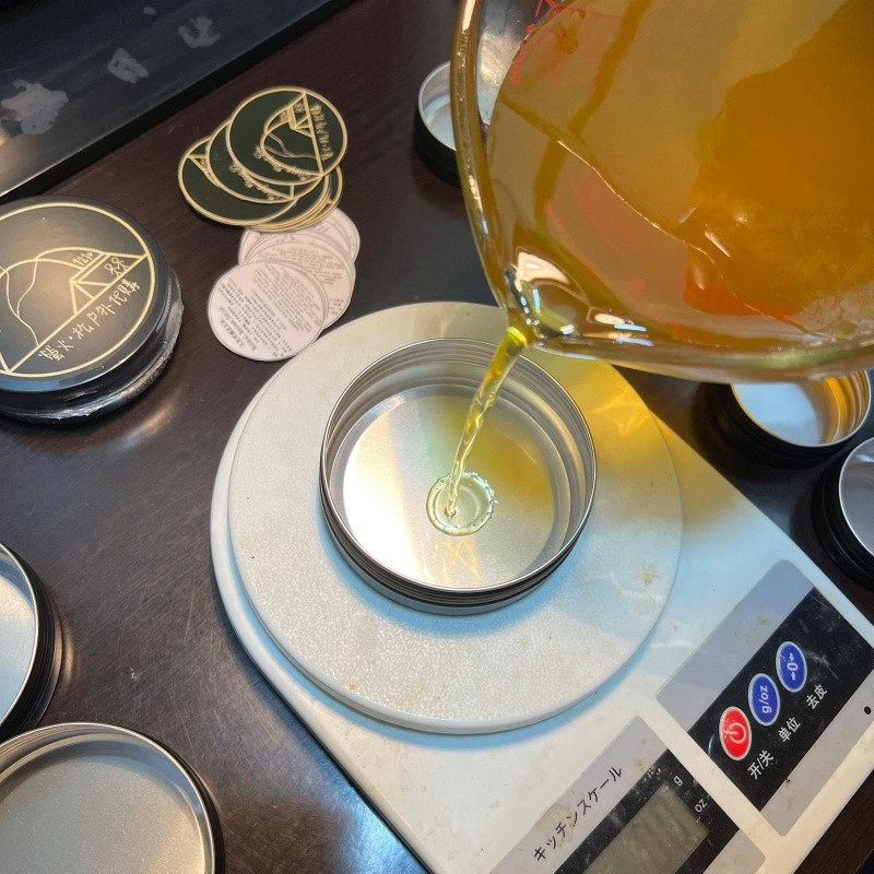 自家製天然蜂蠟護木油 Handmade Natural Beeswax Wood Polish 自家製天然蜂蠟護木油 Handmade Natural Beeswax Wood Polish