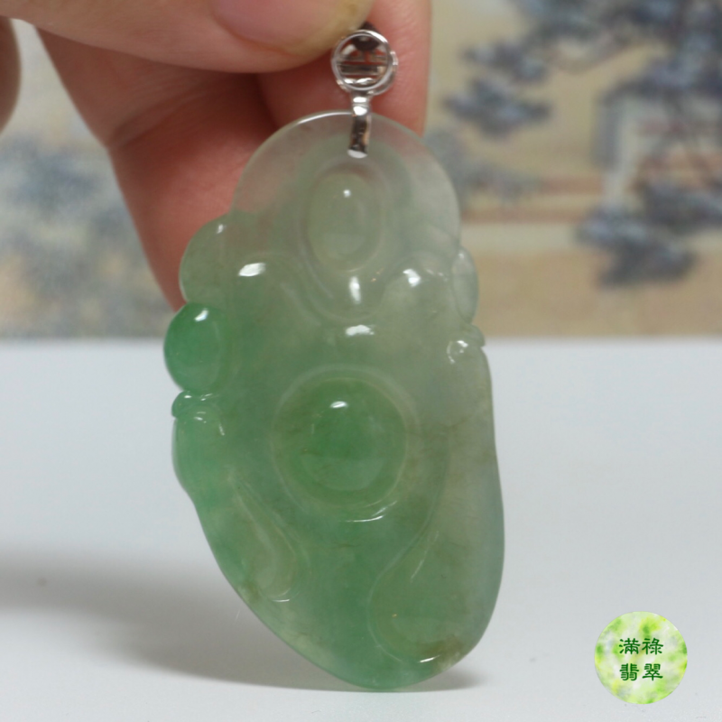 18K白金鑲翡翠玉器佛吊墜 | 附香港翡翠鑑定證書M50943