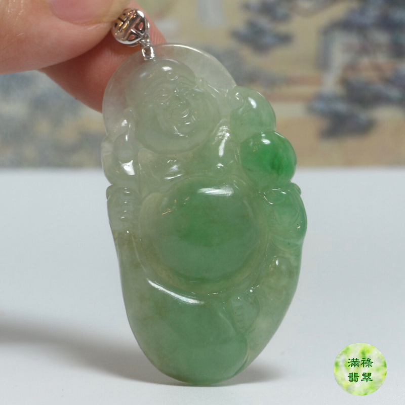 18K白金鑲翡翠玉器佛吊墜 | 附香港翡翠鑑定證書M50943