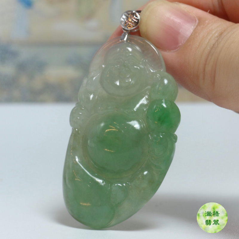 18K白金鑲翡翠玉器佛吊墜 | 附香港翡翠鑑定證書M50943