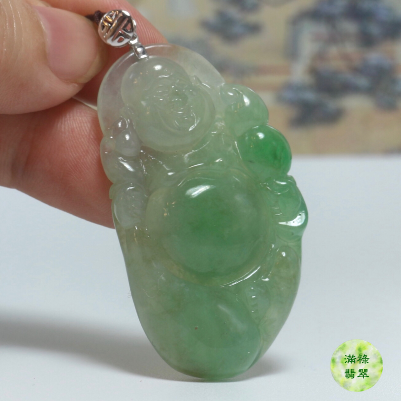 18K白金鑲翡翠玉器佛吊墜 | 附香港翡翠鑑定證書M50943