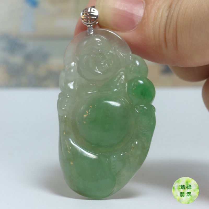 18K白金鑲翡翠玉器佛吊墜 | 附香港翡翠鑑定證書M50943