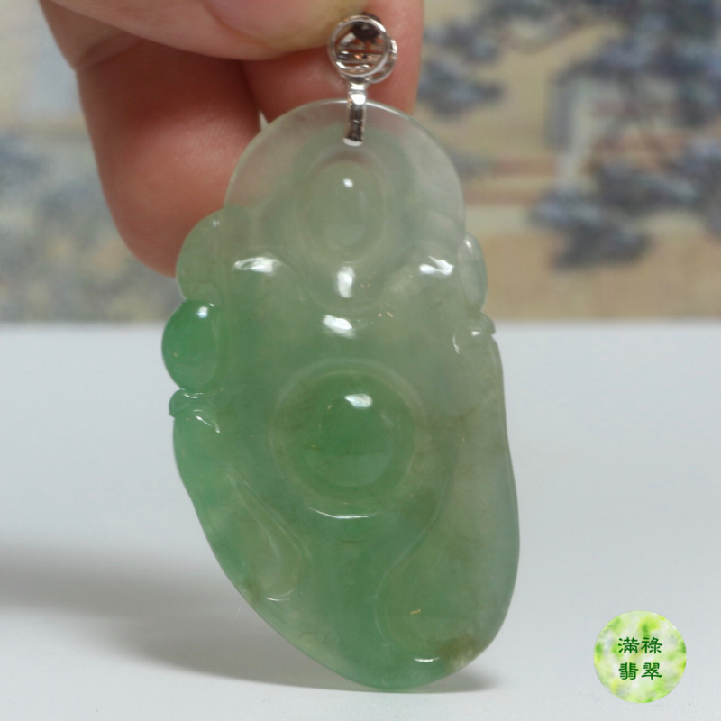 18K白金鑲翡翠玉器佛吊墜 | 附香港翡翠鑑定證書M50943