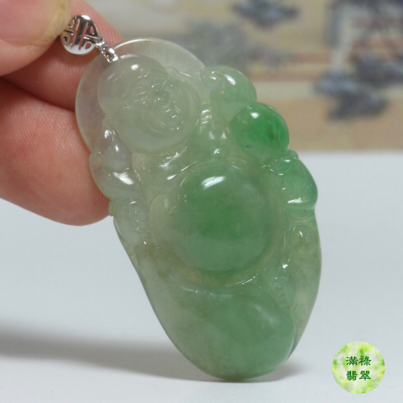 18K白金鑲翡翠玉器佛吊墜 | 附香港翡翠鑑定證書M50943