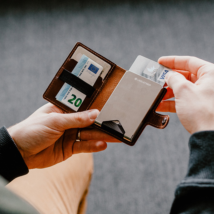 LEDLENSER Lite Wallet 無線充電電筒RFID防護銀包