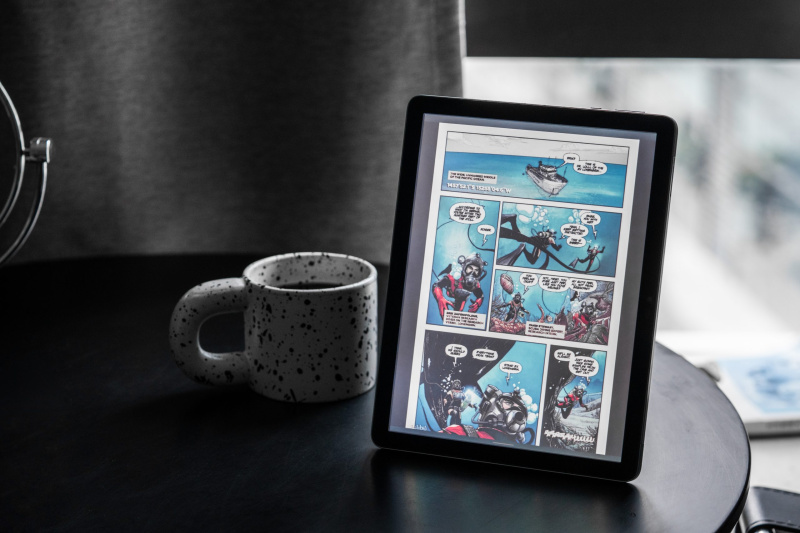 Eyemoo 首個全彩 AI 自動調光閱讀平板