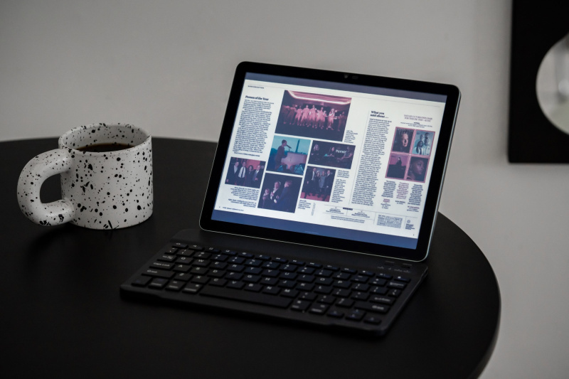 Eyemoo 首個全彩 AI 自動調光閱讀平板