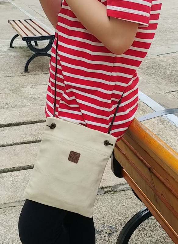《自家製系列》米白色帆布多用途 隨身斜揹袋  MADE IN HONG KONG