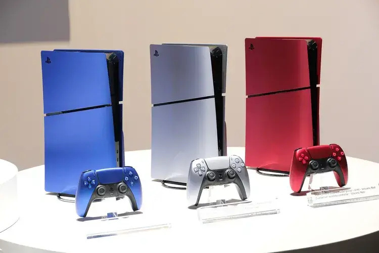 PlayStation®5 主機保護殼（PS5 Slim）- 火山紅