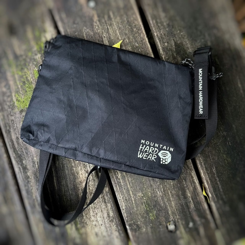 Mountain Hardwear After Six Sacoche Eco 日系厚磅款簡約肩背包 黑色