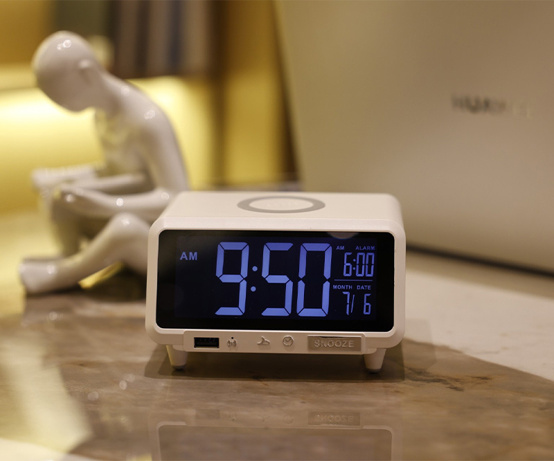 杰克-多功能臺式無線充電器時鐘丨鬧鐘丨無線充桌面新款數顯三合一桌面鬧鐘丨白色（1153）