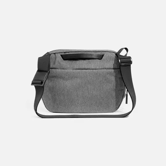Day Sling 3 Max 斜挎包 黑色/灰色