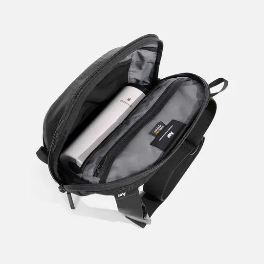 Day Sling 3 Max 斜挎包 黑色/灰色