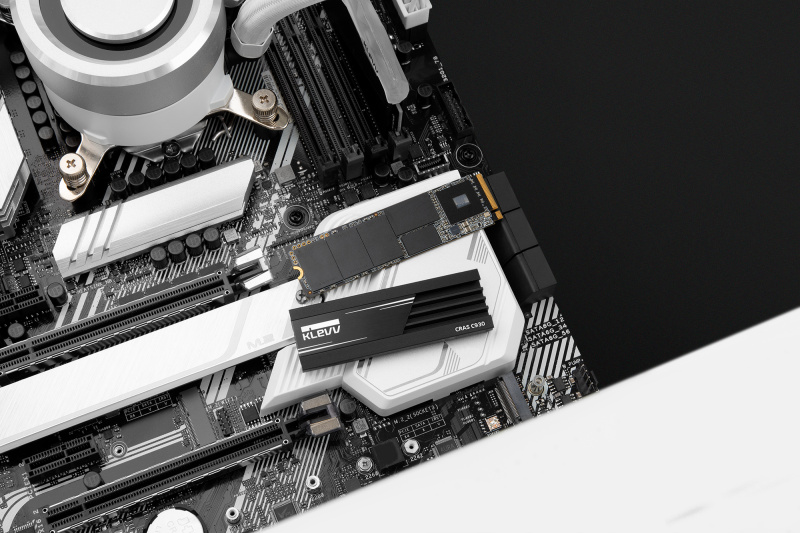 KLEVV CRAS C930 M.2 NVMe PCIe 4 x 4 SSD 2280 ( 1TB / 2TB )