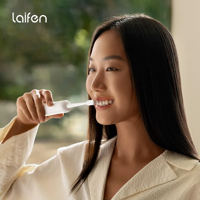 Laifen 超擺幅掃振電動牙刷