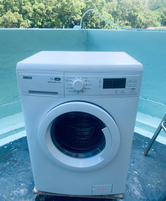 洗衣機 金章 1000轉 7.5公斤 蒸汽清新 &nbsp;可櫃底/嵌入式安裝 可飛頂 #二手電器 #最新款 #傢俬#家庭用品 #搬屋 #拆舊