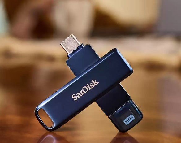 SanDisk SDIXD0N Phone Drive for iPhone Flash Drive (64GB/ 128GB/ 256GB)