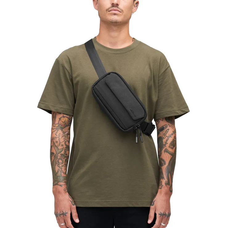Incase Crosstown Sling - Black #INCO400800-BLK