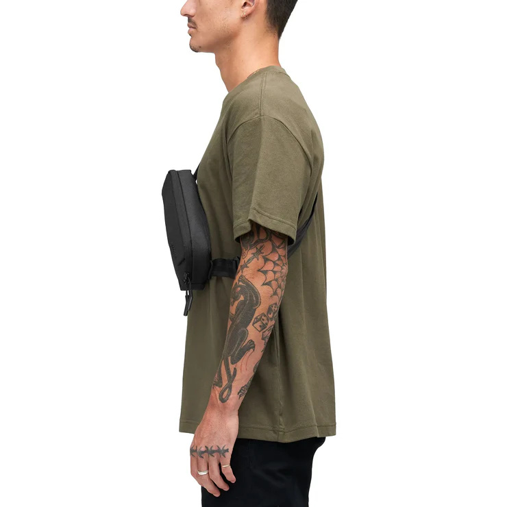 Incase Crosstown Sling - Black #INCO400800-BLK