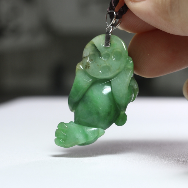 18K白金扣鑲翡翠三足蟾吊墜/附香港翡翠鑑定證書