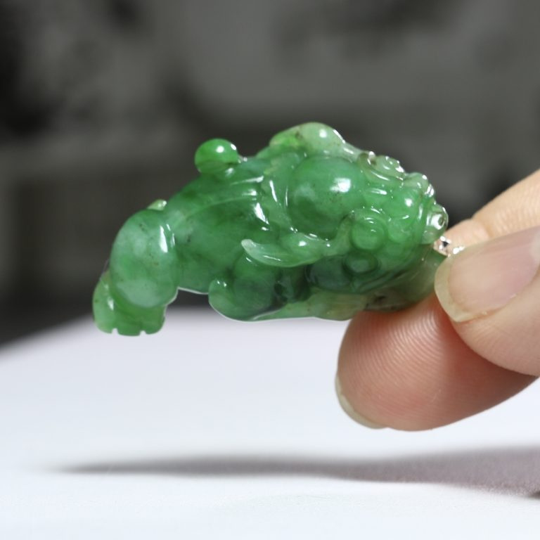 18K白金扣鑲翡翠三足蟾吊墜/附香港翡翠鑑定證書