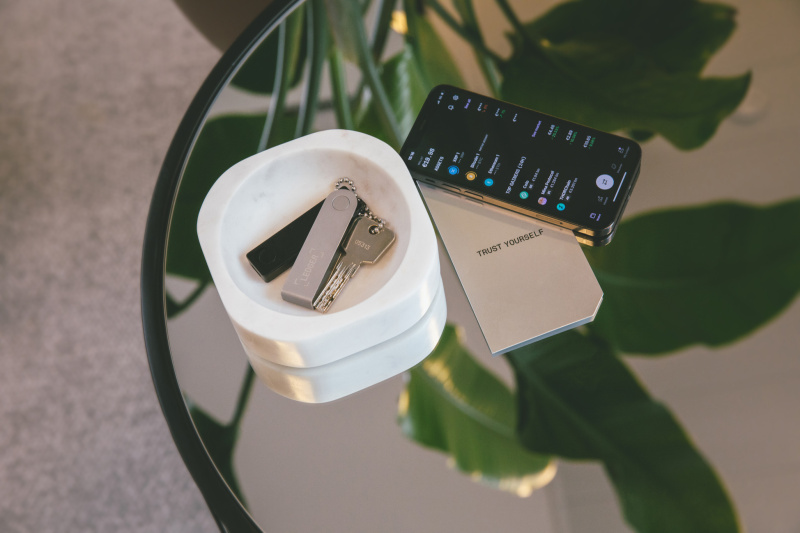Ledger Nano X ™加密貨幣硬體冷錢包香港現貨 - Ooosh Tech Lab