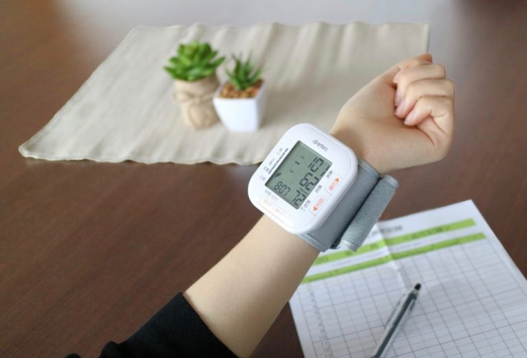 日本 Dretec 手腕式血壓計