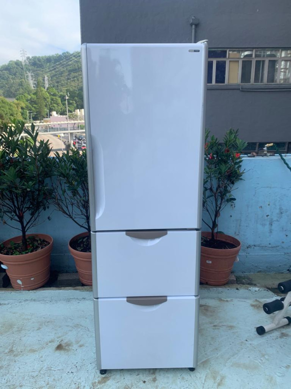 可信用卡付款))雪櫃 日立 珍珠白 R-S37 可自動制冰 九成新以上180CM高 包送貨安裝及30天保用***清倉大減價,最新款