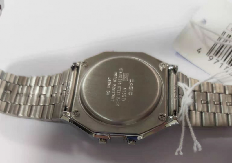 Casio A159WA-N1銀色方形復古跳字錶