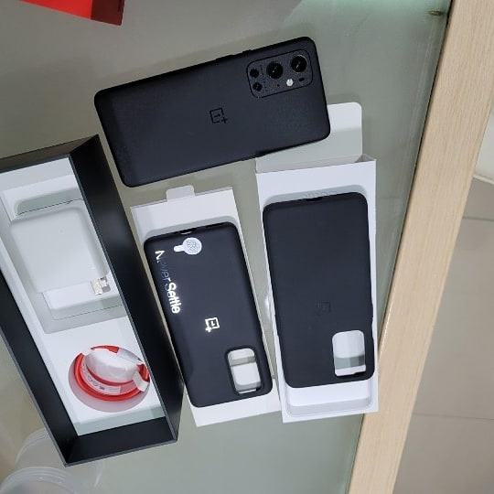 歡迎tradeIN~香港行貨OnePlus 9R 5G (8+256) $3399🎉