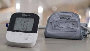 Omron HEM-7157T 藍牙血壓計