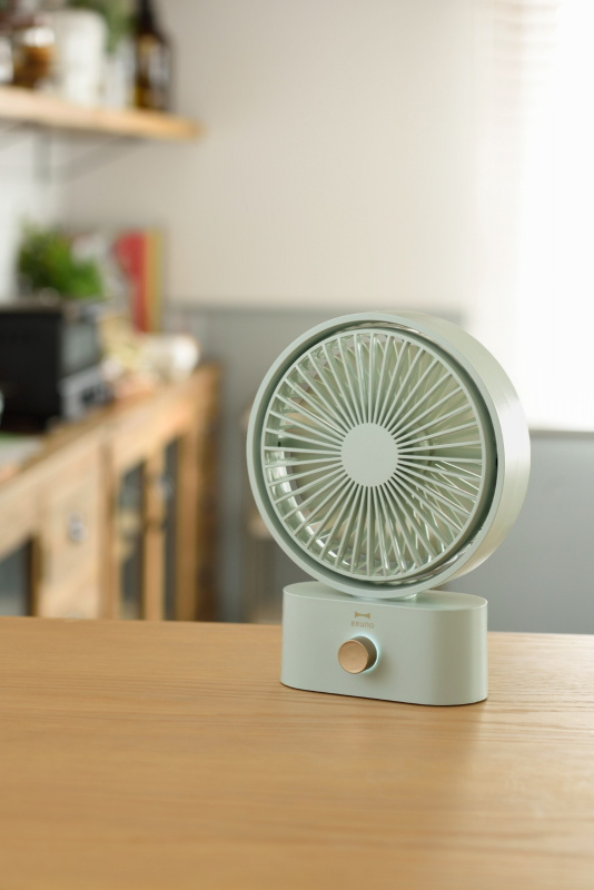 【香港行貨 一年保養】Bruno 便攜搖頭小風扇 Portable Swing Desk Fan BDE061