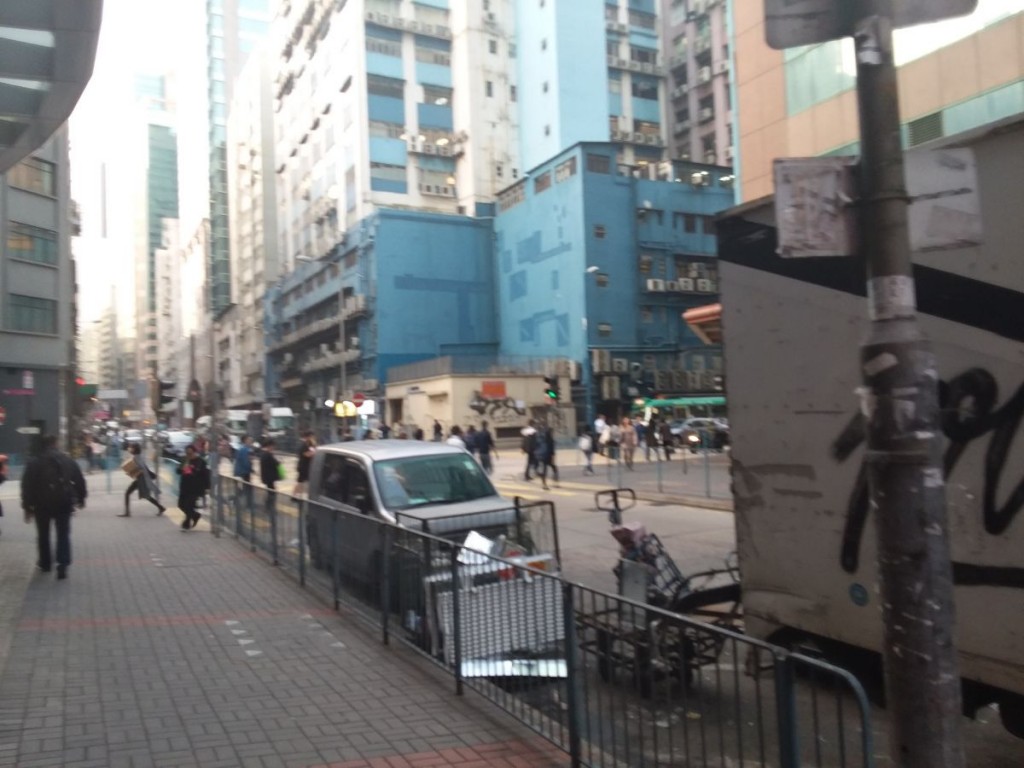 Android 系统 + 经典摺机外型?港版 Galaxy Folder 2 测评