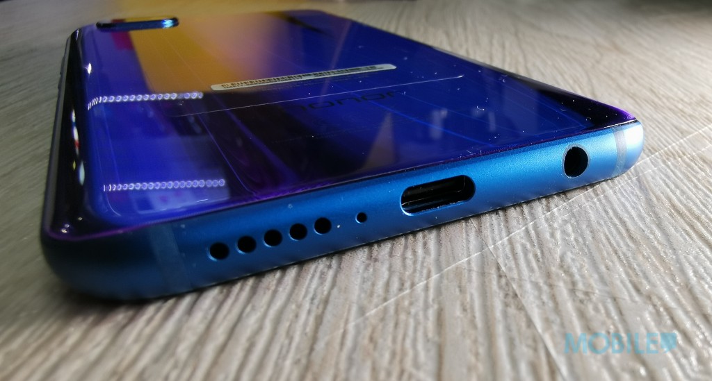 港版 Honor 10 上手:平玩 Kirin 970 处理器!