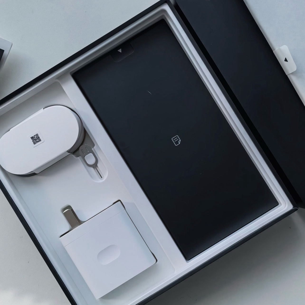 全新Oppo Find X9 ultra 12+512GB 雙卡雙待+eSIM 香港版二手價錢及狀況