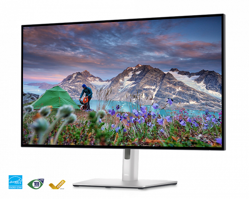 置於淺灰色背景前的 Dell U3223QE 顯示器，螢幕呈現風景圖片。
