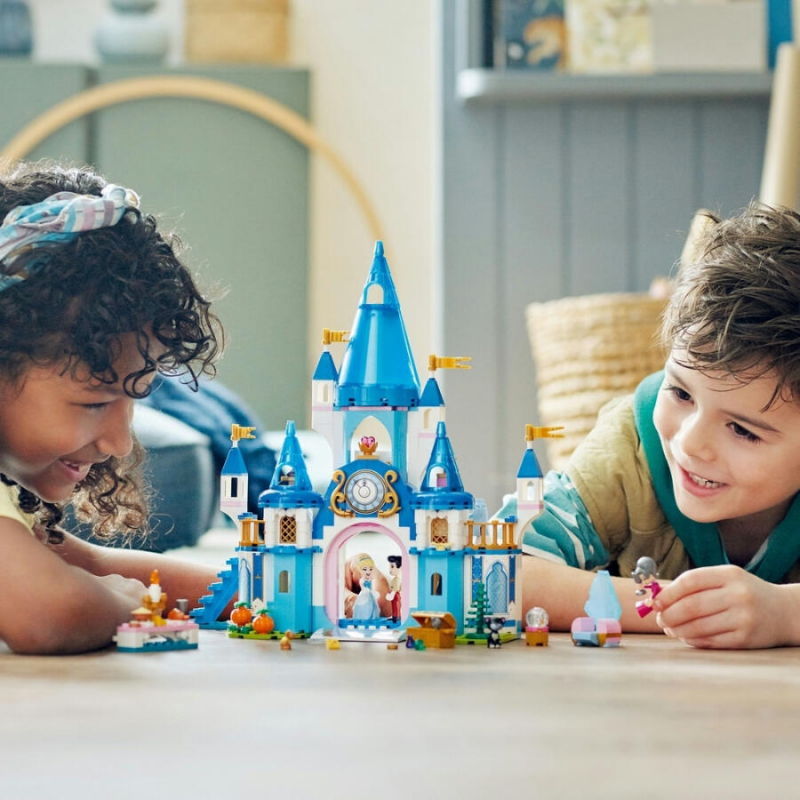 LEGO 43206 Cinderella 和 Prince Charming 的城堡