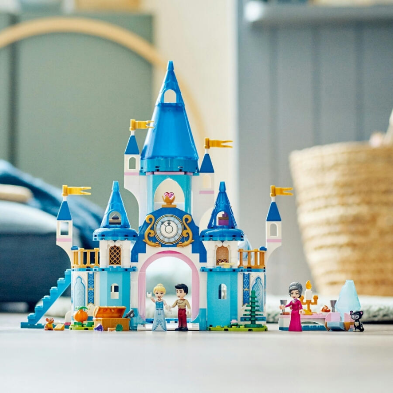 LEGO 43206 Cinderella 和 Prince Charming 的城堡