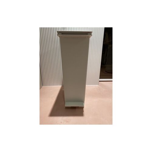 無印良品MUJI 腳踏式掀蓋式垃圾桶 邊角細長收納箱，尺寸21 42.5 55公分，無印風良品計畫出品 MUJI MUJI foot-operated flip-top trash can, slender storage box with corners, size 21 42.5 55 cm, produced by MUJI project