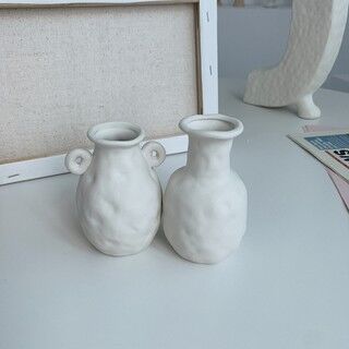 TAN!粗陶迷你小花瓶白色ins风性冷淡哑光异形简约陶瓷摆拍道具 TAN! Crude pottery mini vase white ins is cold and matte special-shaped simple ceramic pose props