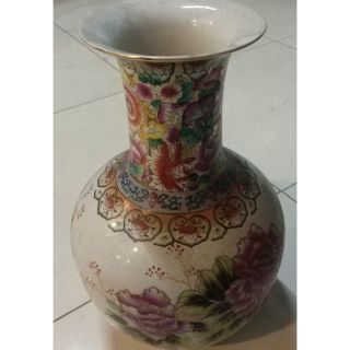 花紋超棒的花瓶 但是需自取 Awesome patterned vase but you need to pick it up