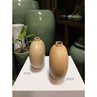 北歐 花瓶.啞光 陶瓶 奶茶色 裸膚 花器. 現貨特價 Nordic vase. Matte pottery bottle Milk tea color nude skin flower pot. Spot special price