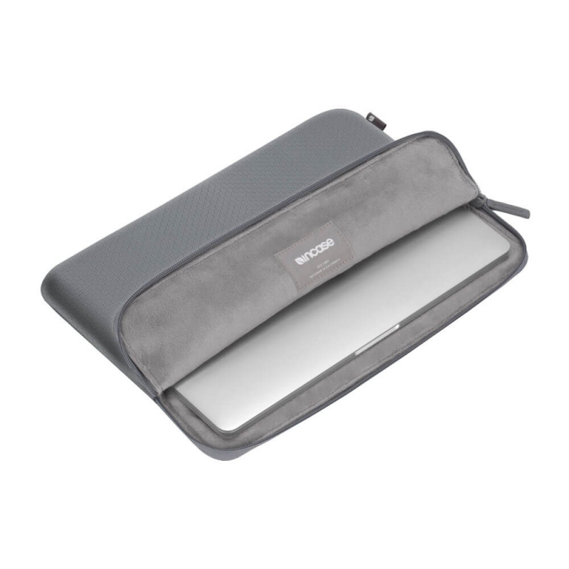 Incase 15”MacBook Pro Slim Sleeve in Honeycomb Ripstop
