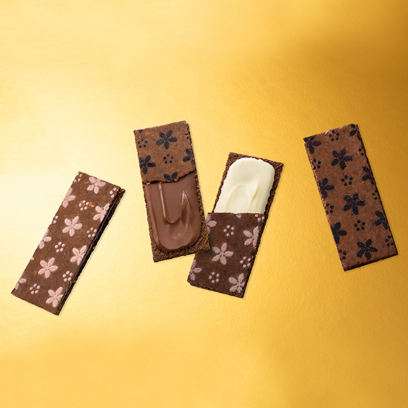 日本The Chocolate Sand 季節限定 黑白朱古力 濃郁可可杏仁 夾心曲奇禮盒 (1盒8件)【市集世界 - 日本市集】